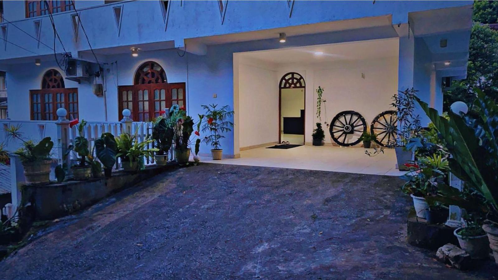 New Nethmi Villa Kandy Bagian luar foto