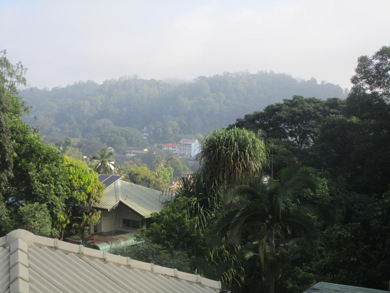 New Nethmi Villa Kandy Bagian luar foto