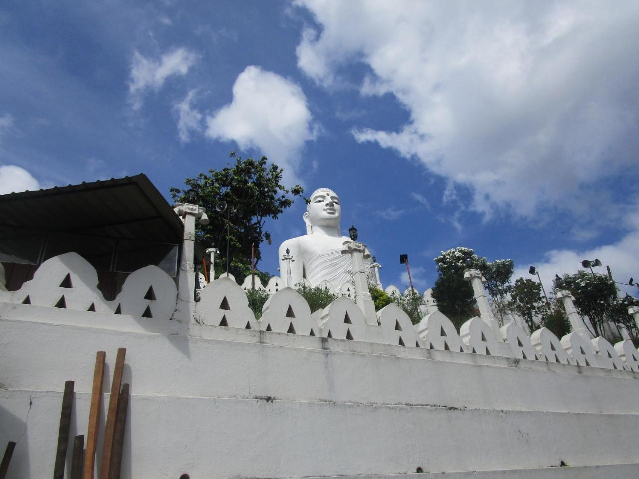 New Nethmi Villa Kandy Bagian luar foto