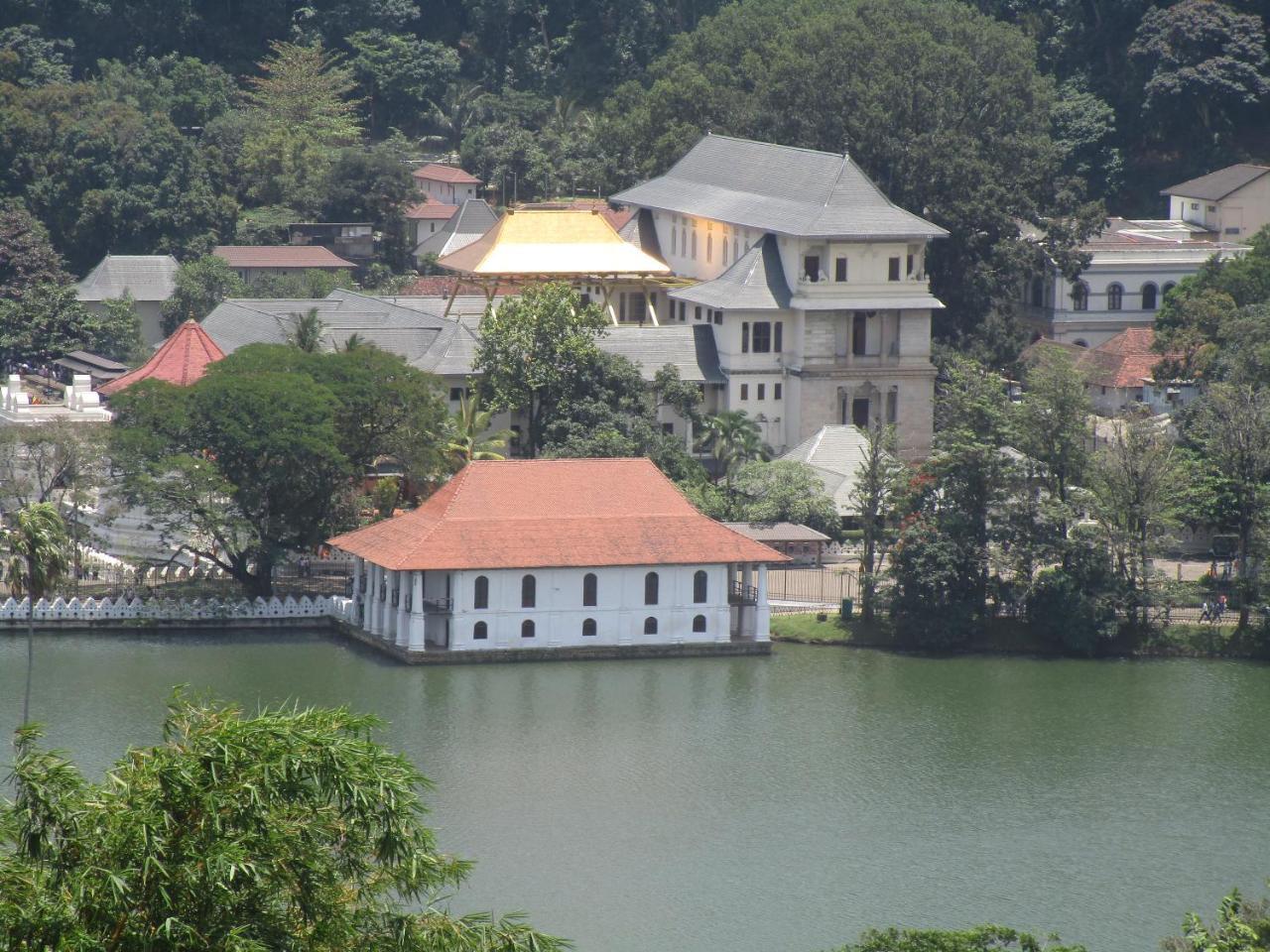 New Nethmi Villa Kandy Bagian luar foto
