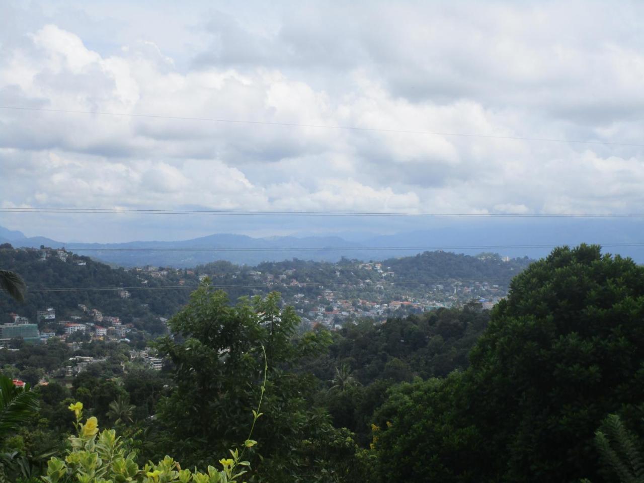 New Nethmi Villa Kandy Bagian luar foto